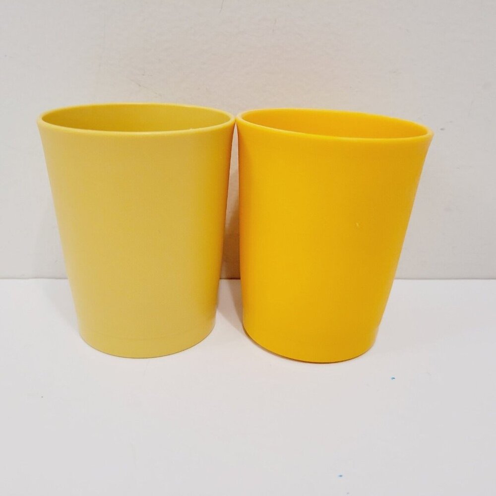 2 Vtg Mini Tupperware Tumblers Cups Yellow #1251